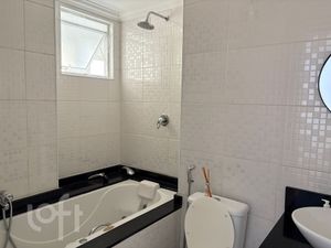 Image 6 - 884384