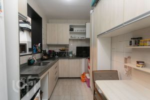 Image 6 - 884385