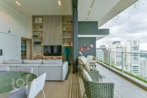 Image 4 - 884389