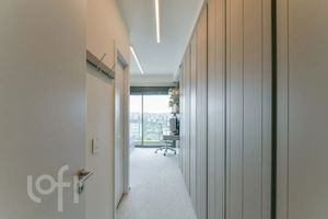 Image 23 - 884389