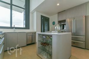 Image 17 - 884389