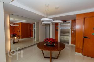 Image 42 - 884395