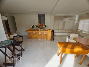 Image 17 - 884395