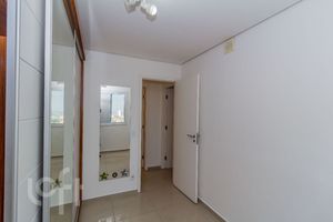 Image 22 - 884395