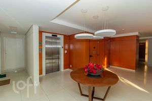 Image 43 - 884395