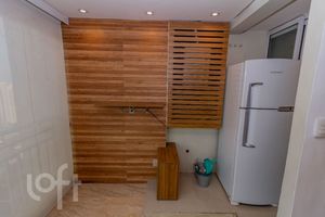 Image 9 - 884395