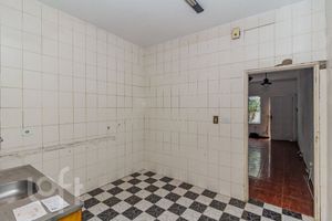 Image 5 - 884396