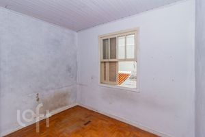 Image 21 - 884396