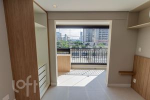 Image 12 - 884409