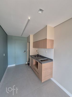Image 7 - 884409