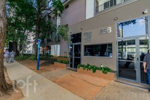 Image 79 - 884409