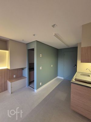 Image 6 - 884409