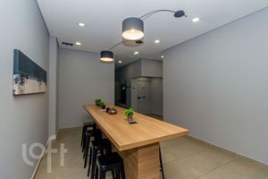 Image 25 - 884409