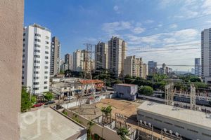 Image 17 - 884409