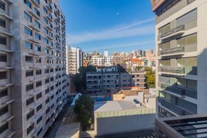 Image 14 - 884424