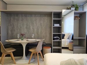 Image 4 - 884424