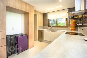 Image 8 - 884431