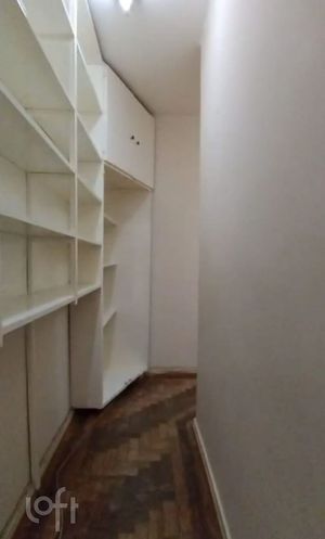 Image 6 - 884436