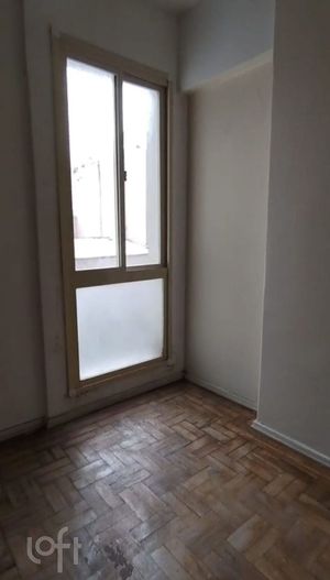 Image 9 - 884436