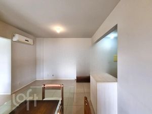 Image 8 - 884445