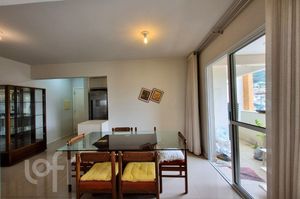Image 7 - 884445