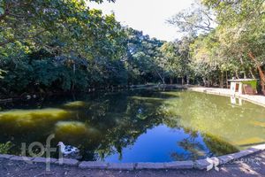 Image 29 - 884446