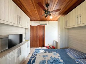 Image 13 - 884447