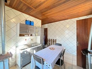 Image 8 - 884447