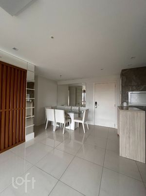 Image 11 - 884450