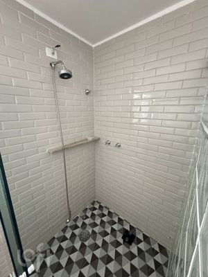 Image 8 - 884466
