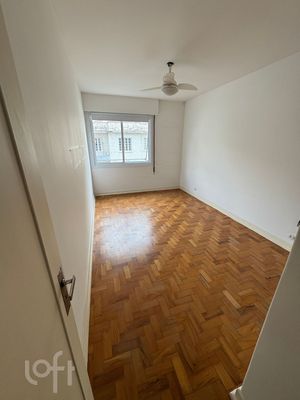 Image 4 - 884466