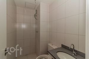 Image 21 - 884470