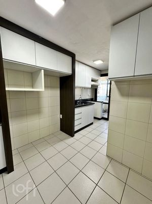 Image 12 - 884471