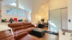 Image 38 - 884474