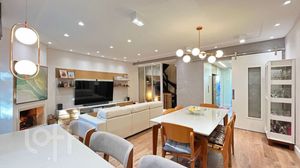 Image 13 - 884474