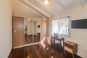 Image 13 - 884475