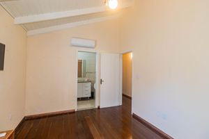 Image 15 - 884475