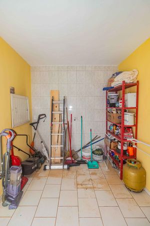 Image 38 - 884475