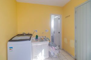Image 40 - 884475