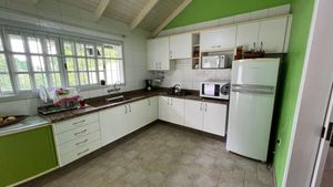 Image 8 - 884475