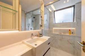 Image 18 - 884485