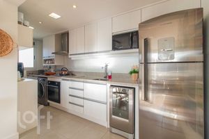 Image 13 - 884492