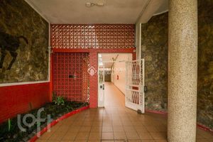 Image 10 - 884494
