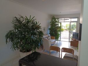 Image 4 - 884497