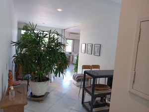 Image 8 - 884497