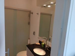 Image 7 - 884497