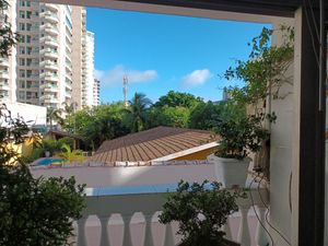 Image 10 - 884497