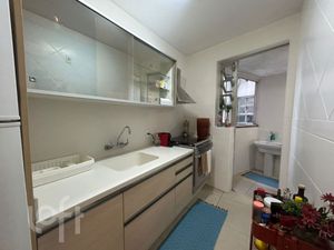 Image 14 - 884498