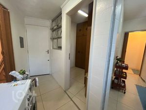Image 16 - 884498