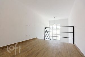 Image 6 - 884500